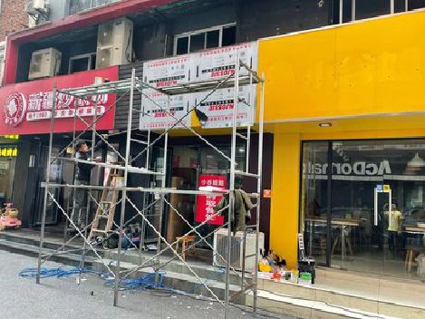 荣县制作广告招牌如何避免它发黄？